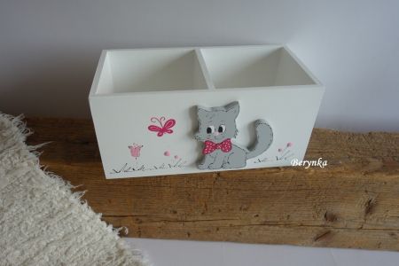 Dřevěný stojánek na tužky s kočičkou