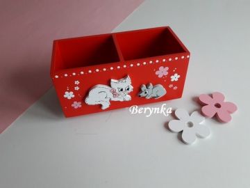 Dřevěný stojánek na tužky s kočičkou