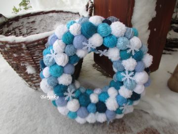 Klubíčkový věnec v tyrkysové