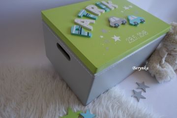 Dřevěné bedýnky s písmenky a autíčky - různá provedení