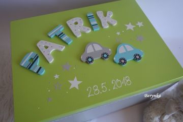 Dřevěné bedýnky s písmenky a autíčky - různá provedení