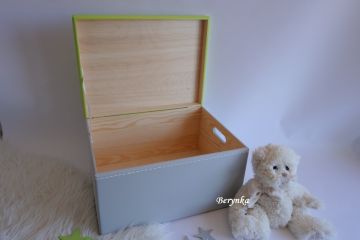 Dřevěné bedýnky s písmenky a autíčky - různá provedení