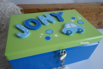 Dřevěné bedýnky s písmenky a autíčky - různá provedení