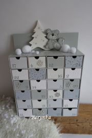 Adventní kalendář *bílo-šedý* s medvídkem - různá provedení