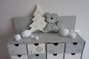 Adventní kalendář *bílo-šedý* s medvídkem - různá provedení