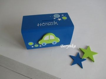 Dřevěná pokladnička s autíčkem