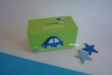 Dřevěná pokladnička s autíčkem