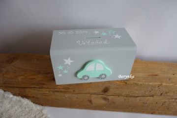 Dřevěná pokladnička s autíčkem