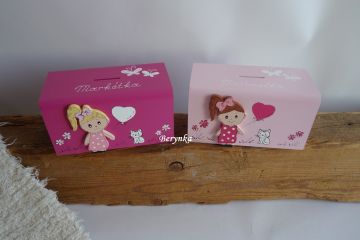 Dřevěná pokladnička s postavičkami - holčičkou a klukem