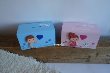 Dřevěná pokladnička s postavičkami - holčičkou a klukem