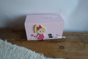 Dřevěná pokladnička s postavičkami - holčičkou a klukem