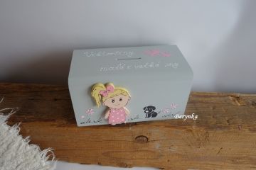 Dřevěná pokladnička s postavičkami - holčičkou a klukem