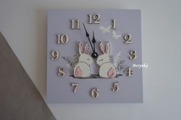 Hodiny se zajíčky v trávě - kulaté/čtvercové