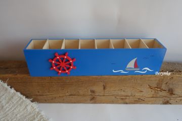 Dřevěný stojánek na pastelky - 8 komorový - různé motivy