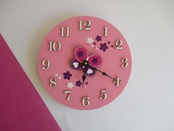 Hodiny s motýlkem - kulaté/čtvercové