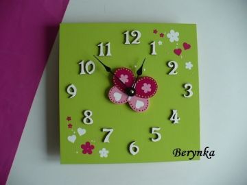 Hodiny s motýlkem - kulaté/čtvercové