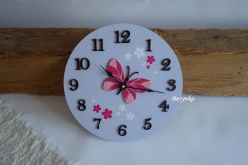 Hodiny s motýlkem - kulaté/čtvercové