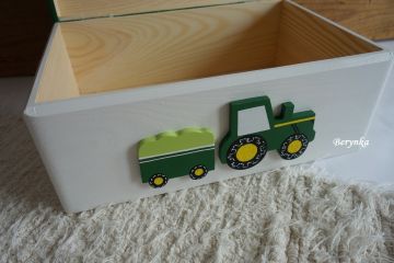 Dřevěná bedýnka s traktorem - různá provedení