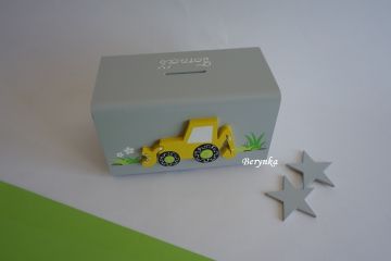 Dřevěná pokladnička s bagrem