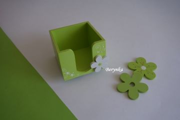 Dvojitý stojánek s kytičkou