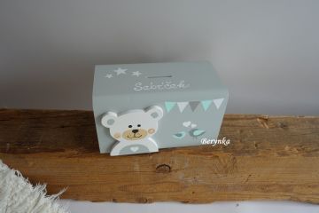 Dřevěná pokladnička v nordic stylu - s medvídkem