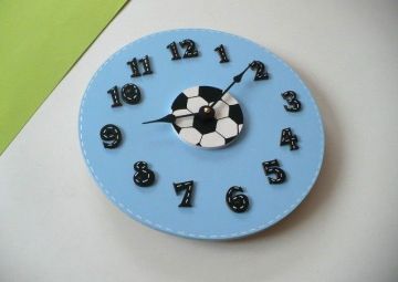Hodiny s fotbalovým míčem - kulaté/čtvercové