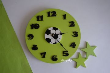Hodiny s fotbalovým míčem - kulaté/čtvercové
