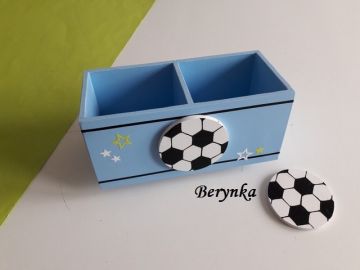 Dřevěný stojánek na tužky - fotbalový