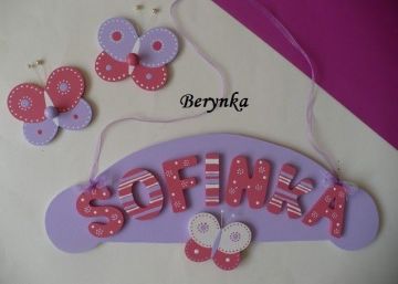 Jmenovka s motýlkem