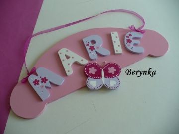 Jmenovka s motýlkem