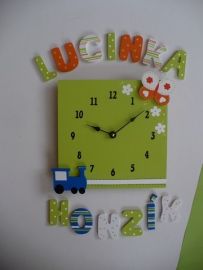 Hodiny s dekoracemi pro sourozence