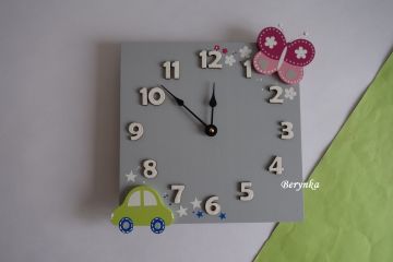 Hodiny s dekoracemi pro sourozence