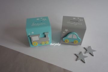 Dřevěná pokladnička s autíčkem