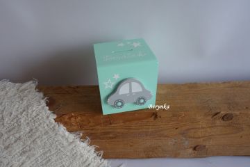 Dřevěná pokladnička s autíčkem