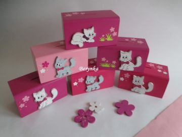 Dřevěná pokladnička s kočičkou