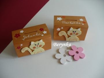 Dřevěná pokladnička s kočičkou