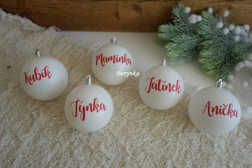 Vánoční baňky s textem na přání - bílé s červeným nápisem