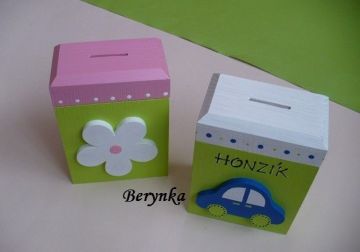 Dřevěná pokladnička s víkem - s autíčkem