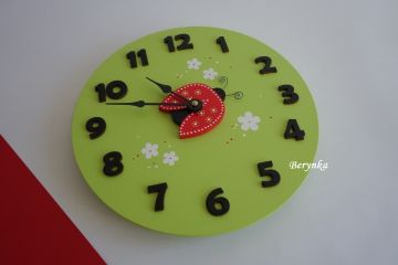 Hodiny s beruškou - kulaté/čtvercové