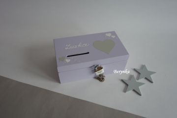 Dřevěná pokladnička se srdíčkem