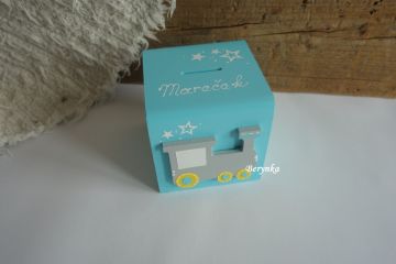 Dřevěná pokladnička s mašinkou