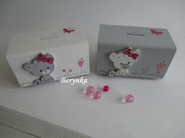 Dřevěná pokladnička s koťátkem