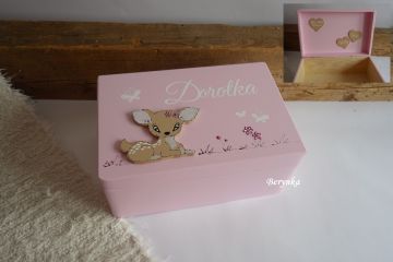 Dřevěná bedýnka se srnečkou