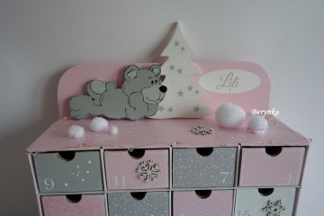 Adventní kalendář růžovo-šedý s medvídkem - různá provedení