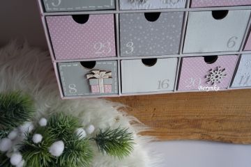 Adventní kalendář růžovo-šedý s medvídkem - různá provedení