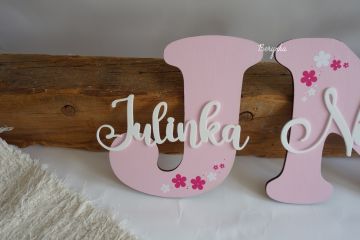 Dřevěné písmeno se jménem