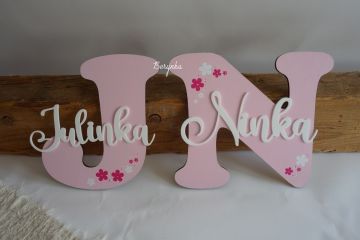 Dřevěné písmeno se jménem