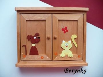 Dřevěná skříňka na klíče s kočičkou a pejskem