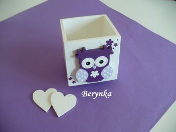 Dřevěný stojánek na tužky se sovičkou