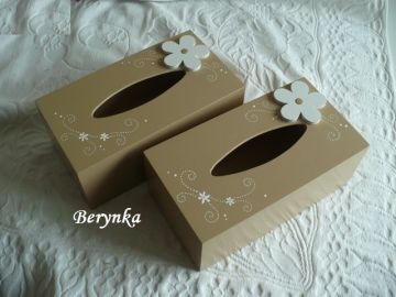 Krabička na kapesníky s kytičkou